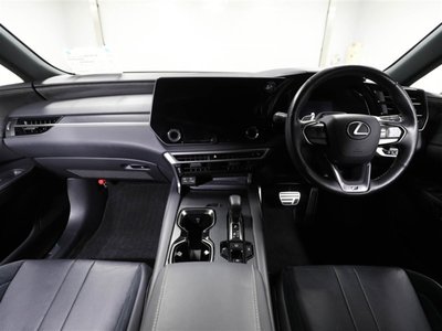 صورة 18 لـ 2024 Lexus RX