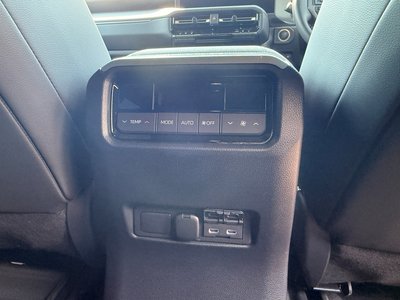 صورة 65 لـ 2024 Toyota LAND CRUISER 250