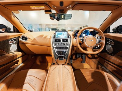صورة 3 لـ 2022 Aston Martin DBS SUPERLEGGERA VOLANTE
