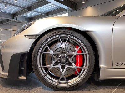 2025 Porsche 718 photo 16