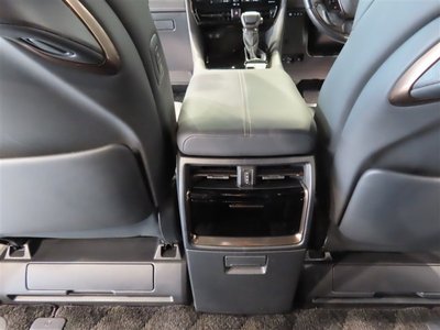 صورة 35 لـ 2023 Toyota ALPHARD