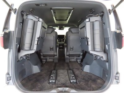 صورة 24 لـ 2023 Toyota ALPHARD