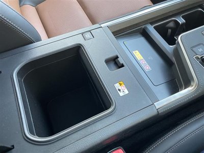 2025 Lexus GX — миниатюра 22