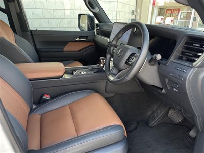 2025 Lexus GX — миниатюра 21