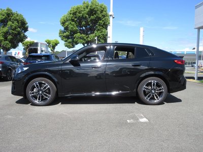 2026 BMW IX2 photo 7