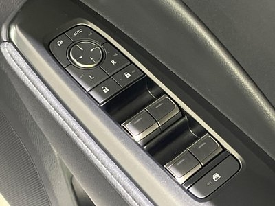 صورة 37 لـ 2024 Lexus LBX