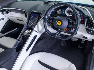2022 Ferrari ROMA — миниатюра 15