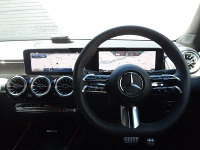 2025 Mercedes-BENZ GLB thumbnail 34
