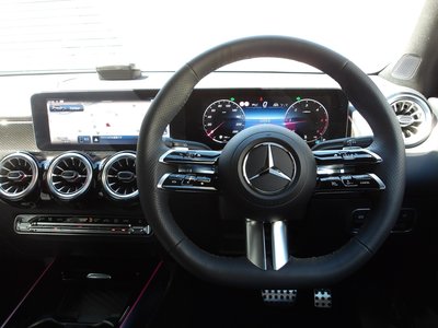 2025 Mercedes-BENZ GLB thumbnail 35