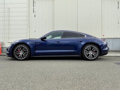 2021 Porsche TAYCAN 照片 40