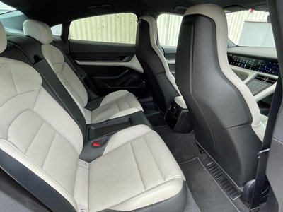 2021 Porsche TAYCAN 照片 13