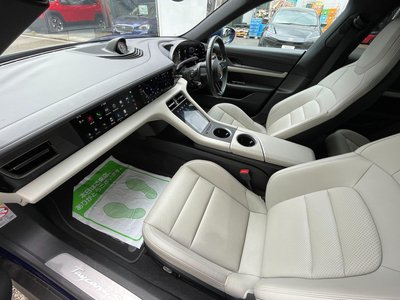 2021 Porsche TAYCAN 照片 43