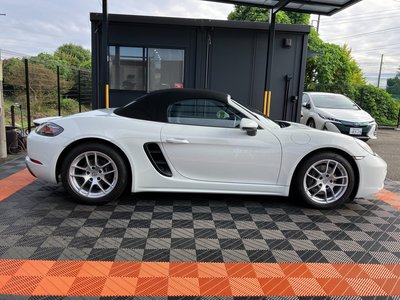 2017 Porsche 718 photo 8