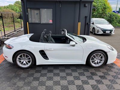 2017 Porsche 718 photo 9