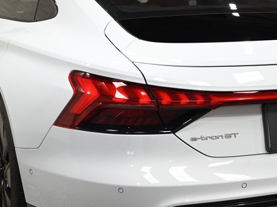 2023 AUDI E-TRON GT QUATTRO thumbnail 28