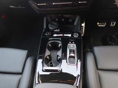 صورة 44 لـ 2025 AUDI Q6 E-TRON
