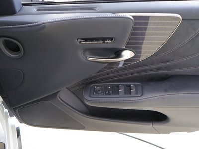 صورة مصغرة 15 لـ 2018 Lexus LS