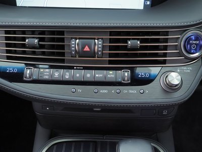 صورة مصغرة 8 لـ 2018 Lexus LS