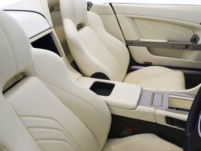 صورة 10 لـ 2017 Aston Martin V8 VANTAGE ROADSTER