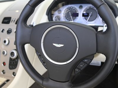 صورة 8 لـ 2017 Aston Martin V8 VANTAGE ROADSTER