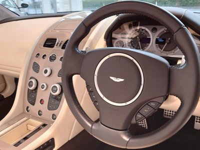 صورة 2 لـ 2017 Aston Martin V8 VANTAGE ROADSTER