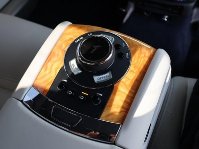 صورة 65 لـ 2016 ROLLS-ROYCE GHOST