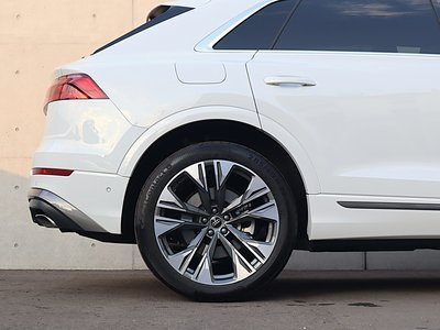 2024 AUDI Q8 thumbnail 25