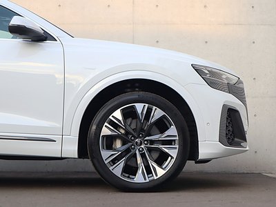 2024 AUDI Q8 thumbnail 24