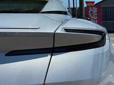 2019 Aston Martin DB11 — фото 13
