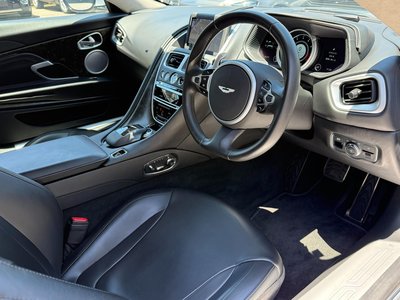 2019 Aston Martin DB11 — фото 16
