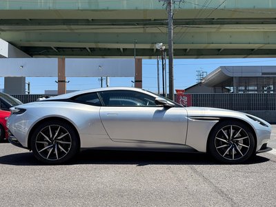 2019 Aston Martin DB11 — фото 8