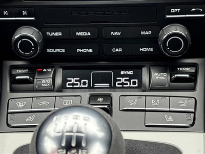 2021 Porsche 718 SPYDER thumbnail 39