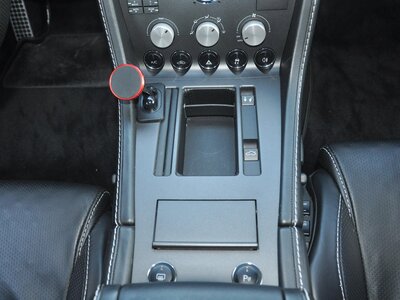 صورة 22 لـ 2008 Aston Martin V8